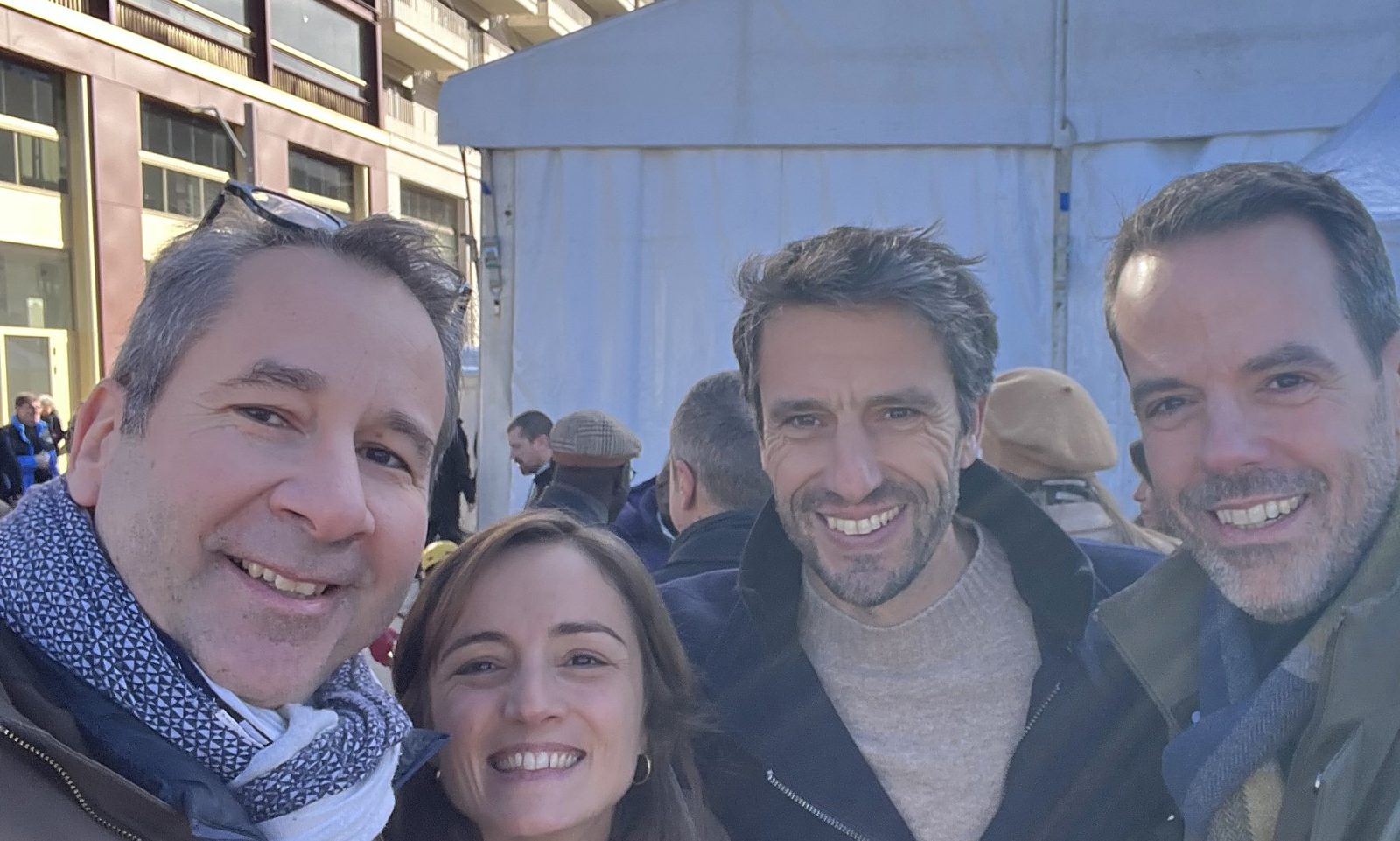 Frédéric Toulouse avec le Comité d'organisation de Paris 2024 Frédéric Toulouse avec des membres du Comité d'organisation de Paris 2024, sur le site du village